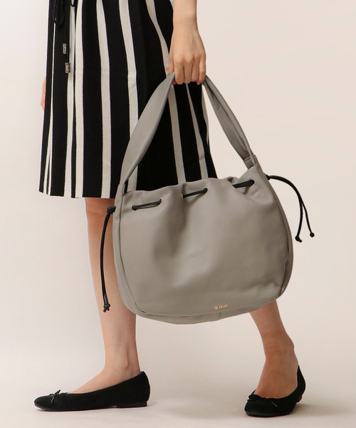 ikot（イコット）の「ikot 丸型レザーショルダーバッグ（ショルダーバッグ・レディース・ブラック/ライトグレー・FREE）」の18枚目の写真