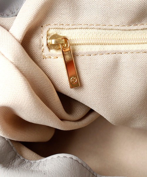 ikot（イコット）の「ikot 丸型レザーショルダーバッグ（ショルダーバッグ・レディース・ブラック/ライトグレー・FREE）」の9枚目の写真