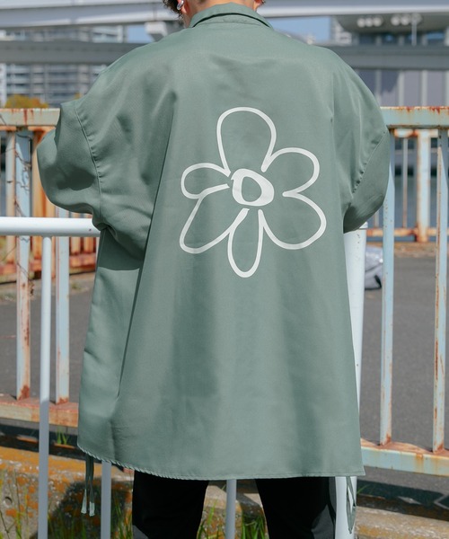 Adoon plain（アドーンプレーン）の「【Adoon plain】フラワープリントオーバーシャツ（シャツ/ブラウス・メンズ・ホワイト/ライトブルー/ブラック/グリーン・MEDIUM/LARGE）」の3枚目の写真