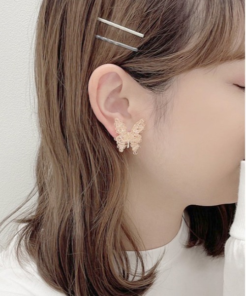 apres jour(アプレジュール)の「【apres jour×ARIAZ】蝶モチーフイヤリング(イヤリング・レディース・ピンクベージュ/オフホワイト・FREE)」の3枚目の写真