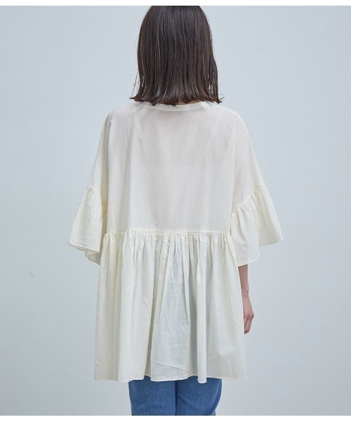 VIS（ビス）の「【オーガニックコットン】ローンギャザーブラウス（シャツ/ブラウス・レディース・ダークブラウン/オフホワイト/カーキ・FREE）」の4枚目の写真