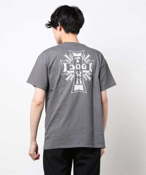 DOGTOWN（ドッグタウン）の「CROSS LOGO S/S T-SHIRTS/ドッグタウンバックプリント半袖Tシャツ（Tシャツ/カットソー・メンズ・インディゴブルー/チャコールグレー/オレンジ/サンドベージュ/チョコ/ホワイト×ブラック/ブラック×ホワイト・LARGE/X-LARGE/MEDIUM）」の9枚目の写真