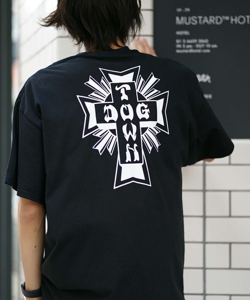 DOGTOWN（ドッグタウン）の「CROSS LOGO S/S T-SHIRTS/ドッグタウンバックプリント半袖Tシャツ（Tシャツ/カットソー・メンズ・インディゴブルー/チャコールグレー/オレンジ/サンドベージュ/チョコ/ホワイト×ブラック/ブラック×ホワイト・LARGE/X-LARGE/MEDIUM）」の3枚目の写真
