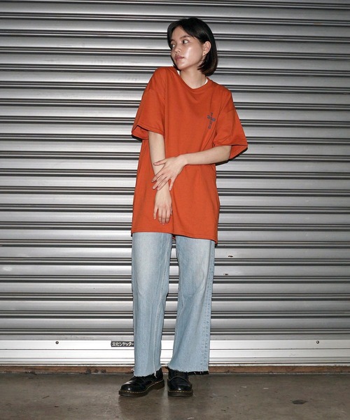 DOGTOWN（ドッグタウン）の「CROSS LOGO S/S T-SHIRTS/ドッグタウンバックプリント半袖Tシャツ（Tシャツ/カットソー・メンズ・インディゴブルー/チャコールグレー/オレンジ/サンドベージュ/チョコ/ホワイト×ブラック/ブラック×ホワイト・LARGE/X-LARGE/MEDIUM）」の14枚目の写真