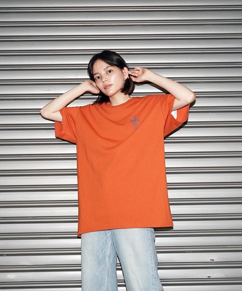 DOGTOWN（ドッグタウン）の「CROSS LOGO S/S T-SHIRTS/ドッグタウンバックプリント半袖Tシャツ（Tシャツ/カットソー・メンズ・インディゴブルー/チャコールグレー/オレンジ/サンドベージュ/チョコ/ホワイト×ブラック/ブラック×ホワイト・LARGE/X-LARGE/MEDIUM）」の13枚目の写真