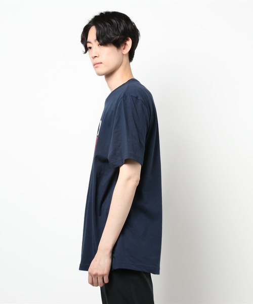 tone(トーン)の「【TOMMY HILFIGER/トミーヒルフィガー】GRAPHIC TEE(UN)(Tシャツ/カットソー・メンズ・ホワイト/ネイビー・MEDIUM/LARGE/X-LARGE)」の3枚目の写真