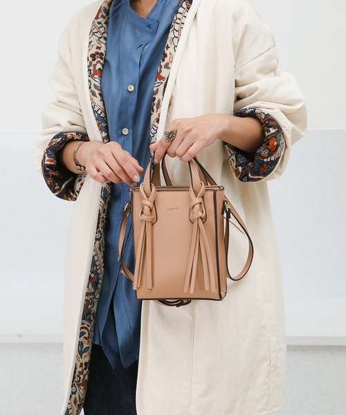 Ungrid(アングリッド)の「【Ungrid/アングリッド】 タッセルハンド 縦長ミニポシェットバッグ(ショルダーバッグ・レディース・ベージュ/アイボリー/ブラック/ブラウン/ベージュ系その他/キャメル/オリーブ/カーキ・FREE)」の4枚目の写真