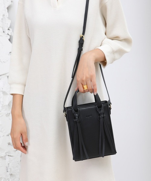 Ungrid(アングリッド)の「【Ungrid/アングリッド】 タッセルハンド 縦長ミニポシェットバッグ(ショルダーバッグ・レディース・ベージュ/アイボリー/ブラック/ブラウン/ベージュ系その他/キャメル/オリーブ/カーキ・FREE)」の3枚目の写真