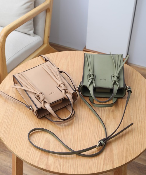 Ungrid(アングリッド)の「【Ungrid/アングリッド】 タッセルハンド 縦長ミニポシェットバッグ(ショルダーバッグ・レディース・ベージュ/アイボリー/ブラック/ブラウン/ベージュ系その他/キャメル/オリーブ/カーキ・FREE)」の22枚目の写真