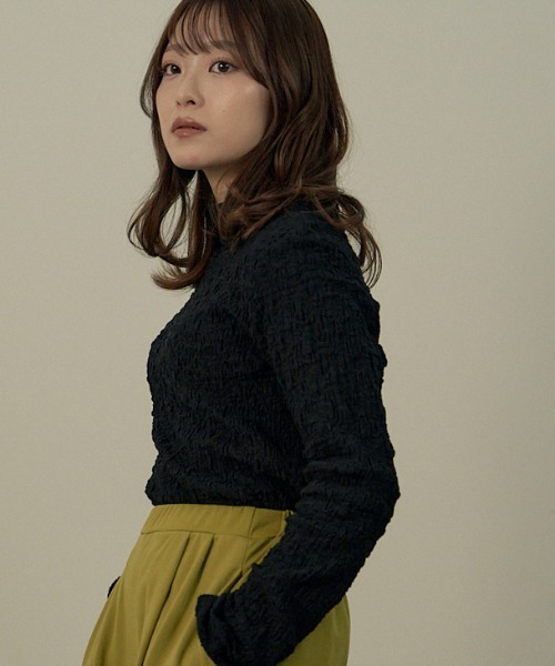 VANNIE U（ヴァニーユー）の「しゅわしゅわハイネックT（Tシャツ/カットソー・レディース・テラコッタ/ブラック/マスタード/オリーブ/アイボリー・FREE）」の3枚目の写真