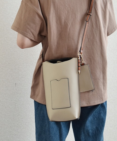 Coo+i(クーイ)の「ゲートポケット ミニショルダーバッグ(ショルダーバッグ・レディース・モカ/カーキ/ブラウン/ブラック/ベージュ・FREE)」の5枚目の写真