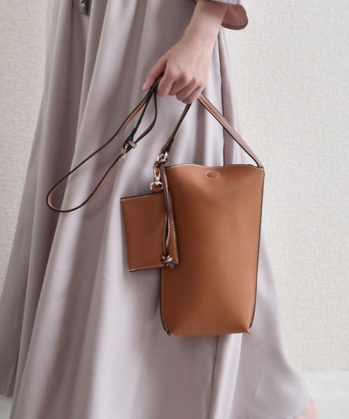 Coo+i(クーイ)の「ゲートポケット ミニショルダーバッグ(ショルダーバッグ・レディース・モカ/カーキ/ブラウン/ブラック/ベージュ・FREE)」の3枚目の写真