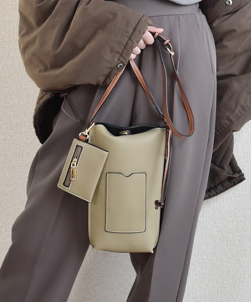 Coo+i(クーイ)の「ゲートポケット ミニショルダーバッグ(ショルダーバッグ・レディース・モカ/カーキ/ブラウン/ブラック/ベージュ・FREE)」の1枚目の写真