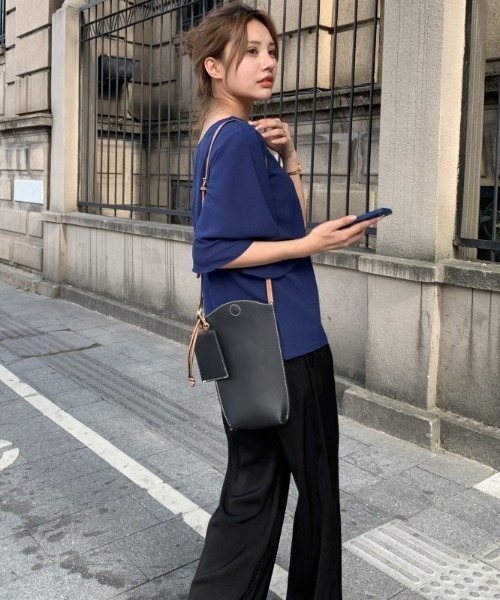 Coo+i(クーイ)の「ゲートポケット ミニショルダーバッグ(ショルダーバッグ・レディース・モカ/カーキ/ブラウン/ブラック/ベージュ・FREE)」の10枚目の写真