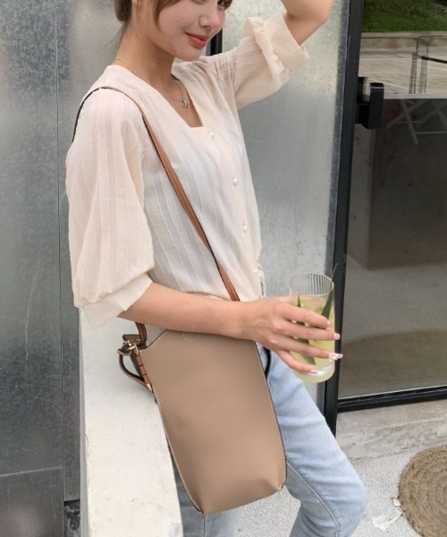 Coo+i(クーイ)の「ゲートポケット ミニショルダーバッグ(ショルダーバッグ・レディース・モカ/カーキ/ブラウン/ブラック/ベージュ・FREE)」の11枚目の写真