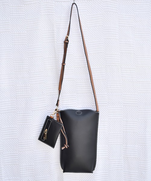 Coo+i(クーイ)の「ゲートポケット ミニショルダーバッグ(ショルダーバッグ・レディース・モカ/カーキ/ブラウン/ブラック/ベージュ・FREE)」の22枚目の写真