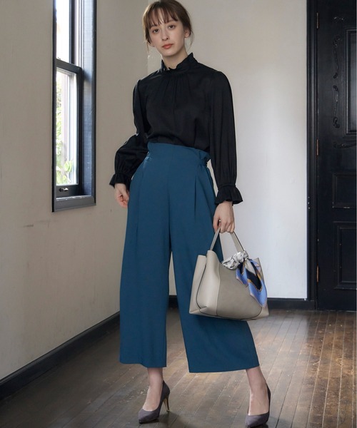 12Twelve Agenda（トゥエルブ　アジェンダ）の「フリルハイネックボリュームスリーブブラウス（シャツ/ブラウス・レディース・ブラック/オフホワイト・M）」の8枚目の写真