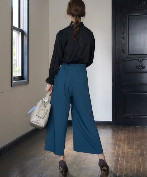 12Twelve Agenda（トゥエルブ　アジェンダ）の「フリルハイネックボリュームスリーブブラウス（シャツ/ブラウス・レディース・ブラック/オフホワイト・M）」の11枚目の写真