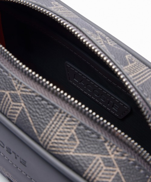 LACOSTE(ラコステ)の「ザ ブレンド モノグラムリポーターバッグ / ショルダーバッグ(ショルダーバッグ・メンズ・ブラック/チャコールグレー・FREE)」の6枚目の写真