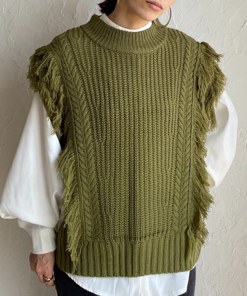 She's Closet(シーズクローゼット)の「ケーブル&片畦編みフリンジニットベスト(ベスト・レディース・ブラック/カーキ/ブルーグレー/アイボリー・FREE)」の4枚目の写真