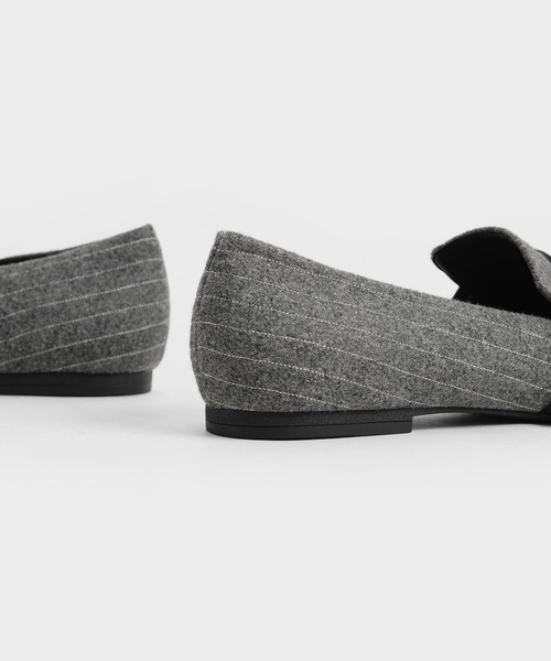 CHARLES & KEITH(チャールズ & キース)の「メタリックアクセント ペニーローファー / Metallic Accent Penny Loafers(ローファー・レディース・グレー/オフホワイト/アニマル/ブラック系その他2・22.5cm/23cm/23.5cm/24.5cm/25cm/25.5cm)」の19枚目の写真