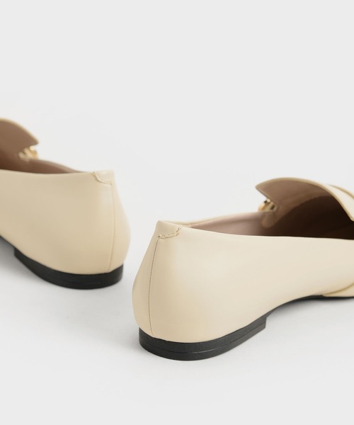 CHARLES & KEITH(チャールズ & キース)の「メタリックアクセント ペニーローファー / Metallic Accent Penny Loafers(ローファー・レディース・グレー/オフホワイト/アニマル/ブラック系その他2・22.5cm/23cm/23.5cm/24.5cm/25cm/25.5cm)」の9枚目の写真