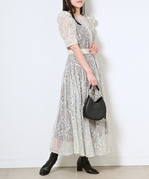 フラワー刺繍チュールドレスを使った人気ファッション