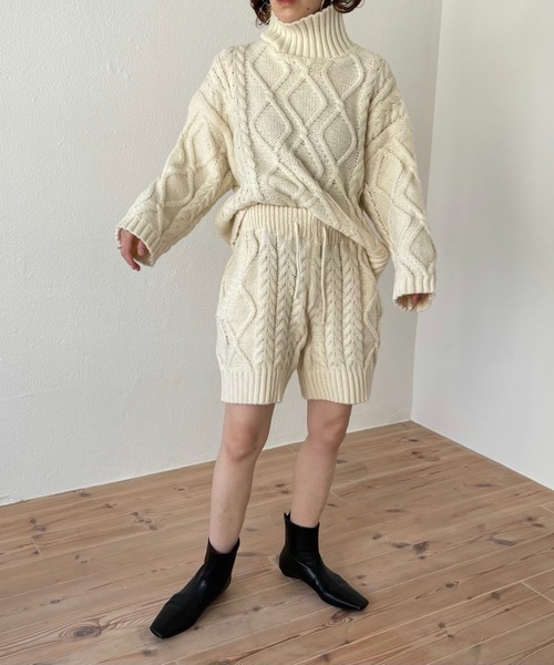 wee9s（ウィークス）の「turtle neck cable knit set up / タートルネックケーブルニットハーフパンツセットアップ（ニット/セーター・レディース・ベージュ/アイボリー/グレー・FREE）」の6枚目の写真