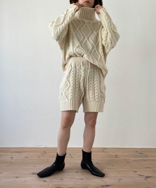 wee9s（ウィークス）の「turtle neck cable knit set up / タートルネックケーブルニットハーフパンツセットアップ（ニット/セーター・レディース・ベージュ/アイボリー/グレー・FREE）」の8枚目の写真