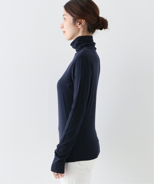 Spick & Span（スピックアンドスパン）の「【MIJEONG PARK】ロールネックジャージートップ◆（Tシャツ/カットソー・レディース・グリーン/パープル/アイボリー/ネイビー・SMALL）」の7枚目の写真