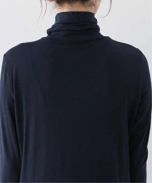 Spick & Span（スピックアンドスパン）の「【MIJEONG PARK】ロールネックジャージートップ◆（Tシャツ/カットソー・レディース・グリーン/パープル/アイボリー/ネイビー・SMALL）」の19枚目の写真