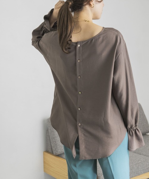 URBAN RESEARCH（アーバンリサーチ）の「ギャザースリーブブラウス（シャツ/ブラウス・レディース・オフホワイト/モカ・FREE）」の11枚目の写真