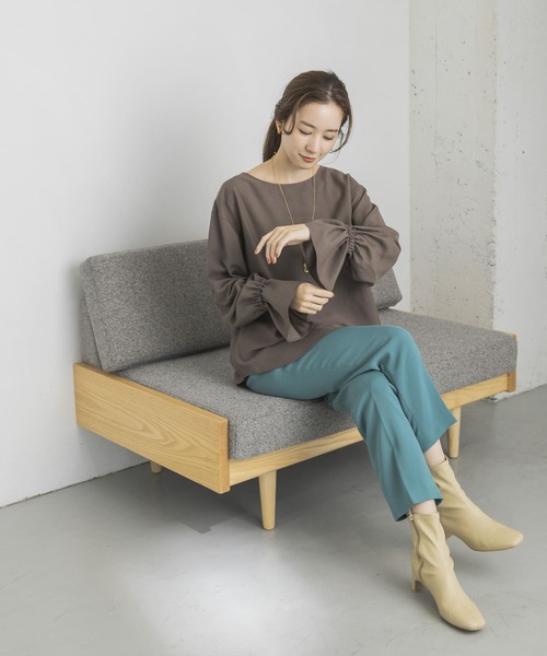 URBAN RESEARCH（アーバンリサーチ）の「ギャザースリーブブラウス（シャツ/ブラウス・レディース・オフホワイト/モカ・FREE）」の15枚目の写真