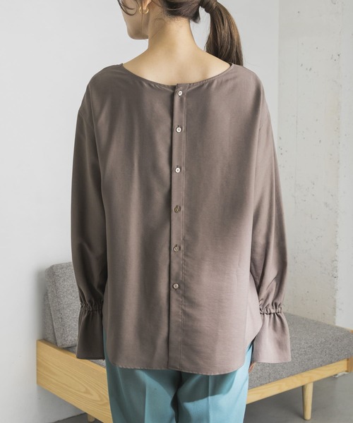 URBAN RESEARCH（アーバンリサーチ）の「ギャザースリーブブラウス（シャツ/ブラウス・レディース・オフホワイト/モカ・FREE）」の18枚目の写真