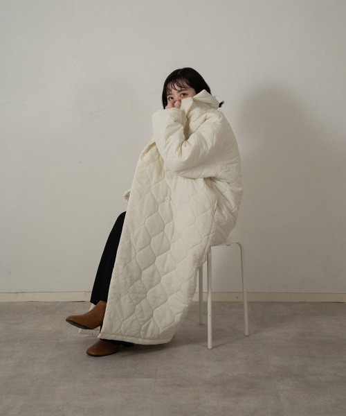 lawgy(ラウジー)の「quilting double button outer(その他アウター・レディース・ホワイト/ブラウン・FREE)」の4枚目の写真