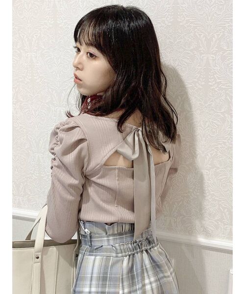 dazzlin（ダズリン）の「バックリボンパワショルカットトップス（Tシャツ/カットソー・レディース・ブラック/モカ/オフホワイト/ピンク/グレー・FREE）」の5枚目の写真