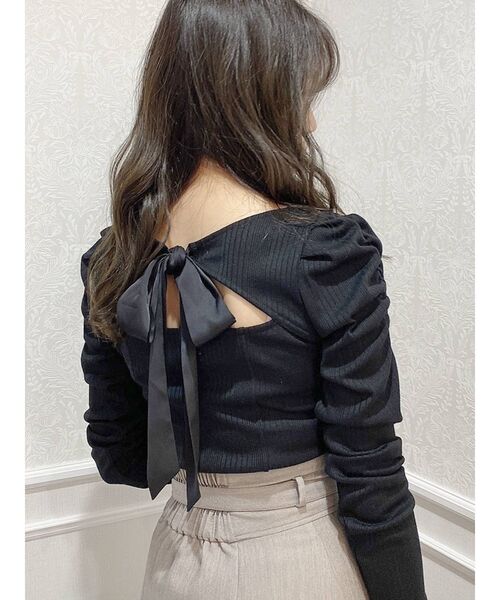 dazzlin（ダズリン）の「バックリボンパワショルカットトップス（Tシャツ/カットソー・レディース・ブラック/モカ/オフホワイト/ピンク/グレー・FREE）」の2枚目の写真