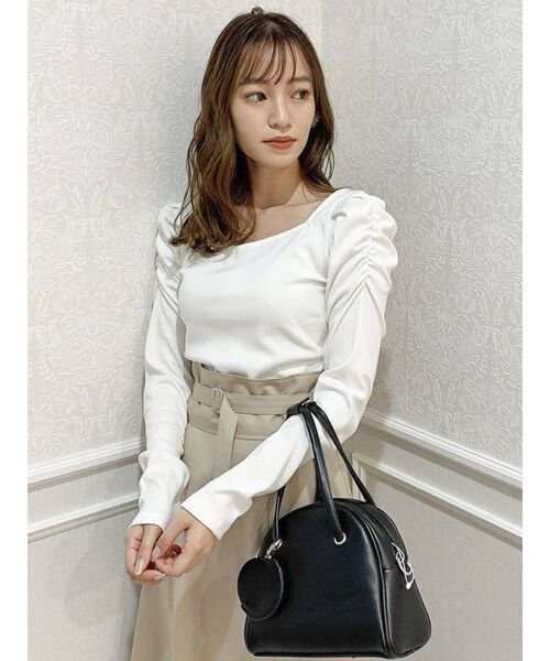 dazzlin（ダズリン）の「バックリボンパワショルカットトップス（Tシャツ/カットソー・レディース・ブラック/モカ/オフホワイト/ピンク/グレー・FREE）」の8枚目の写真