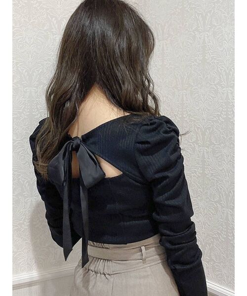 dazzlin（ダズリン）の「バックリボンパワショルカットトップス（Tシャツ/カットソー・レディース・ブラック/モカ/オフホワイト/ピンク/グレー・FREE）」の10枚目の写真