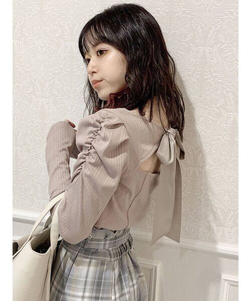 dazzlin（ダズリン）の「バックリボンパワショルカットトップス（Tシャツ/カットソー・レディース・ブラック/モカ/オフホワイト/ピンク/グレー・FREE）」の15枚目の写真