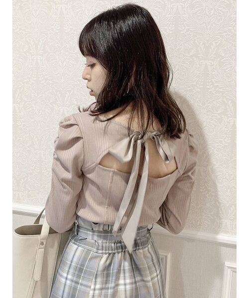 dazzlin（ダズリン）の「バックリボンパワショルカットトップス（Tシャツ/カットソー・レディース・ブラック/モカ/オフホワイト/ピンク/グレー・FREE）」の16枚目の写真