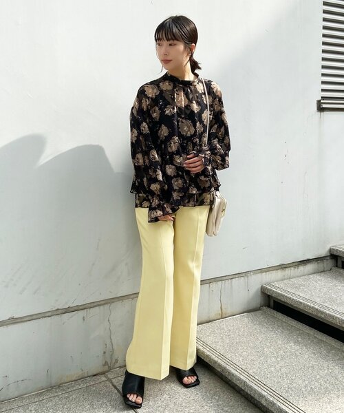 OPAQUE.CLIP（オペークドットクリップ）の「◆センタープレスフレア（その他パンツ・レディース・ネイビー/レモンイエロー/オフホワイト・36/38）」の17枚目の写真