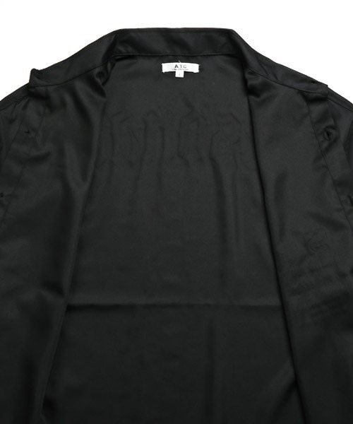 LUXSTYLE(ラグスタイル)の「フェイクレイヤードランダムロゴ長袖シャツ(シャツ/ブラウス・メンズ・ブラック/オフホワイト・M/L)」の4枚目の写真