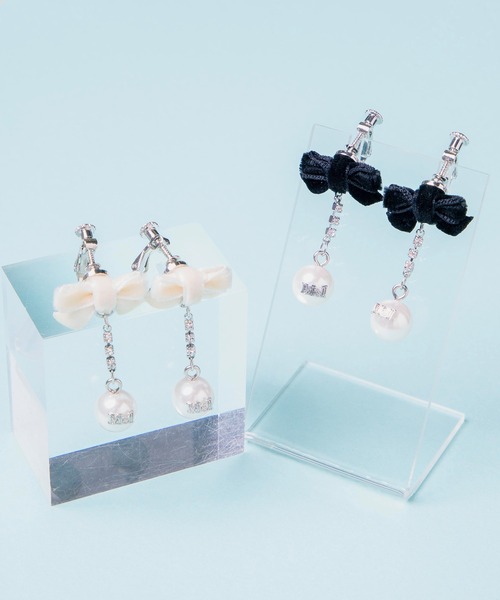 Mel cinna（メルシーナ）の「Mel cinna/Mel ribbon pearl earring（イヤリング・レディース・ホワイト/ブラック・FREE）」の3枚目の写真