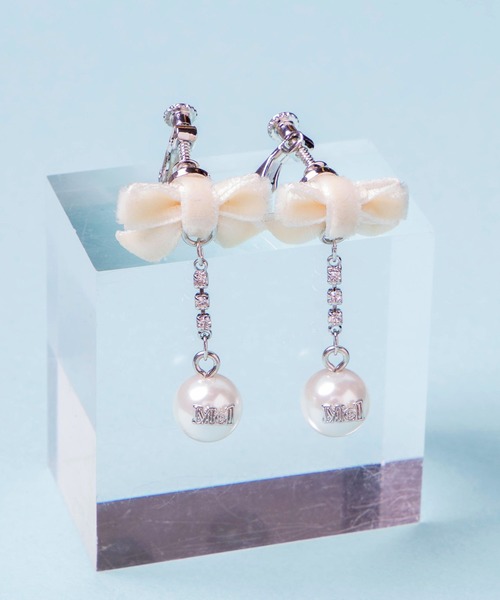 Mel cinna（メルシーナ）の「Mel cinna/Mel ribbon pearl earring（イヤリング・レディース・ホワイト/ブラック・FREE）」の4枚目の写真