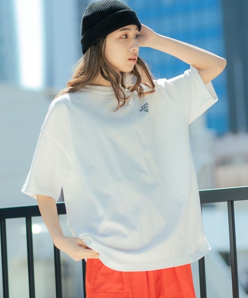 PBLIM(ページボーイリム)の「PAGEBOYLIM/フラワーメッセージT(Tシャツ/カットソー・レディース・オフホワイト/ブラック/ブルー・MEDIUM/LARGE)」の4枚目の写真