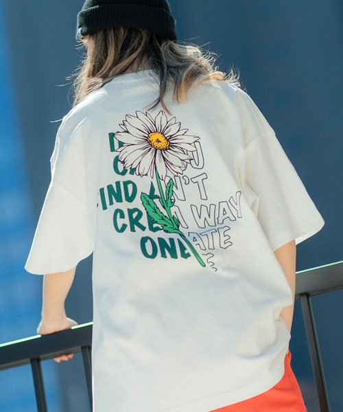 PBLIM(ページボーイリム)の「PAGEBOYLIM/フラワーメッセージT(Tシャツ/カットソー・レディース・オフホワイト/ブラック/ブルー・MEDIUM/LARGE)」の19枚目の写真