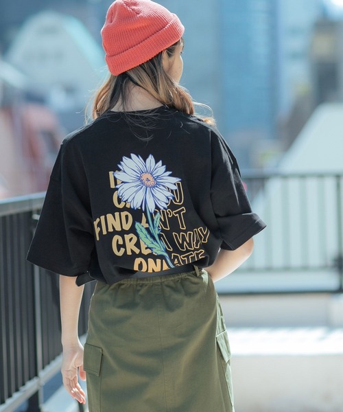 PBLIM(ページボーイリム)の「PAGEBOYLIM/フラワーメッセージT(Tシャツ/カットソー・レディース・オフホワイト/ブラック/ブルー・MEDIUM/LARGE)」の7枚目の写真