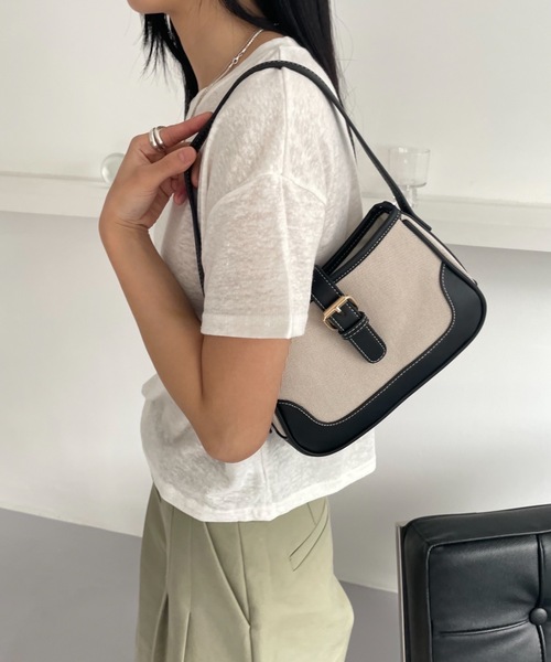 Didot.showroom(ディドット ショールーム)の「キャンバスフェイクレザーベルトハンドルバッグ(ハンドバッグ・レディース・ブラック/ブラウン・FREE)」の8枚目の写真