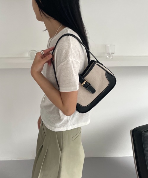 Didot.showroom(ディドット ショールーム)の「キャンバスフェイクレザーベルトハンドルバッグ(ハンドバッグ・レディース・ブラック/ブラウン・FREE)」の9枚目の写真